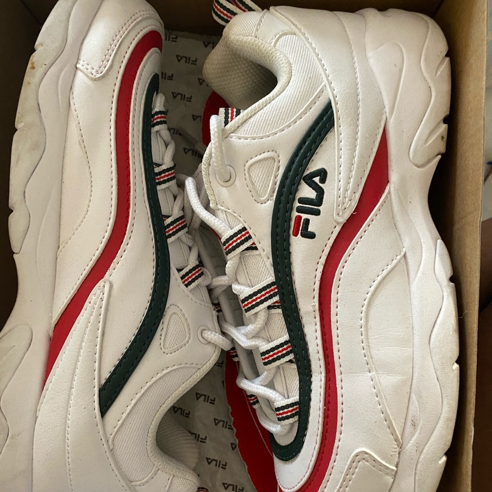Filas - Picture 3 of 3